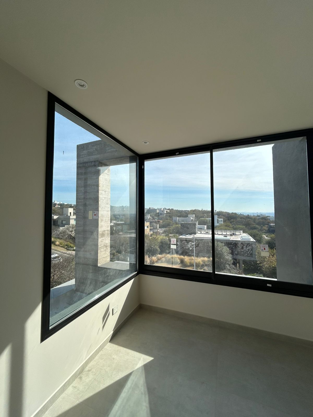 Ventanas de abrir negra